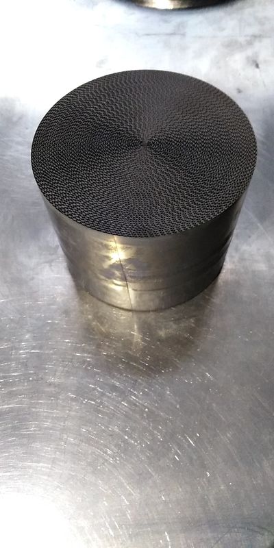 Scarico metallico del motociclo di 600 delle cellule del catalizzatore vetture da corsa dei substrati    Il centro due