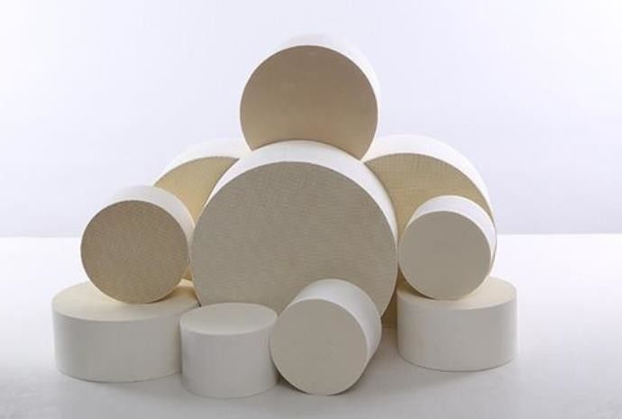 Supporto ceramico del catalizzatore del favo del MgO Al2O3 SiO2 in tutto sul macchinario dei veicoli di Off Road della strada